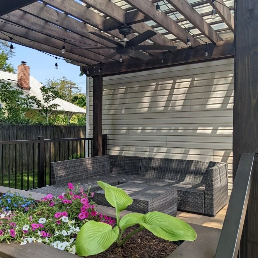 The Standard Deck @ Larchmont/Edgewater