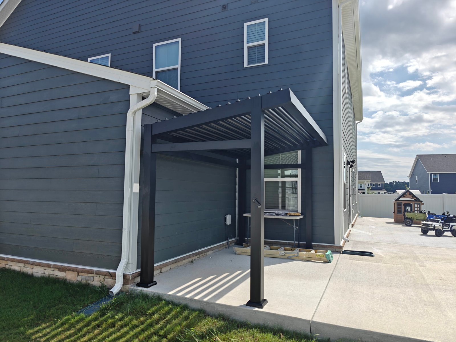 Eagle Patio N5 Slim aluminum louvered pergola being installed in Chesapeake, VA