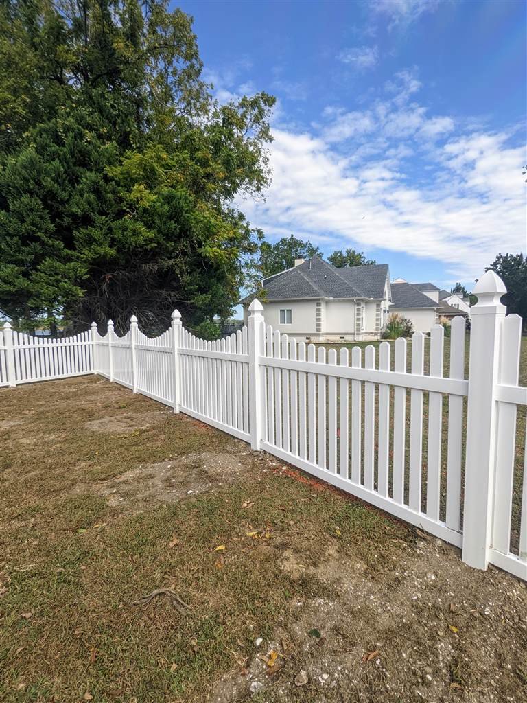 Vinyl fence project in Gatling Pointe, Smithfield, VA