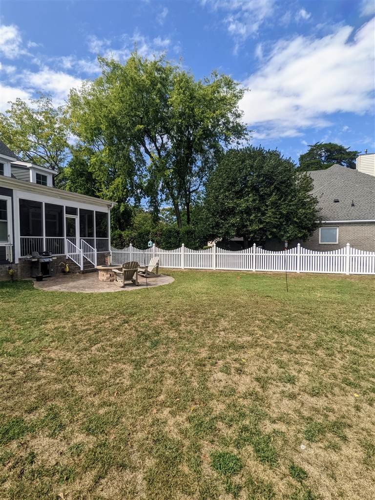 Vinyl fence project in Gatling Pointe, Smithfield, VA