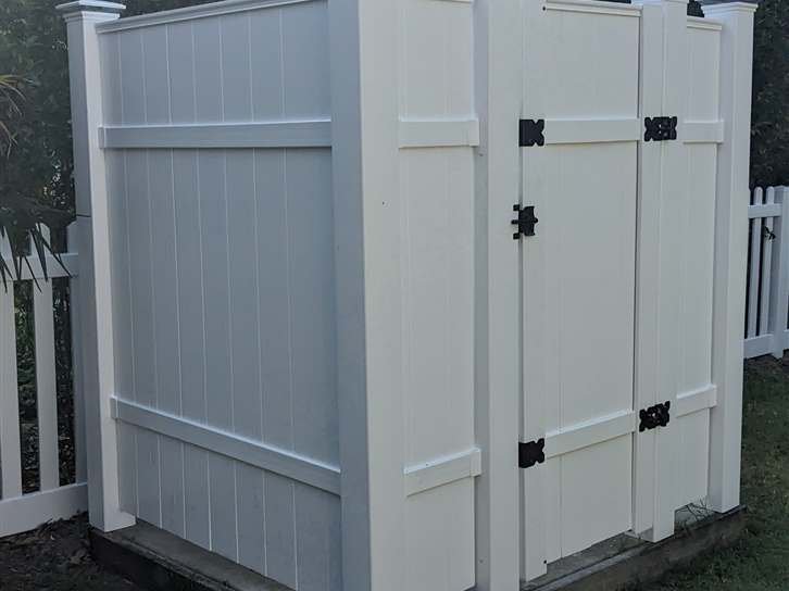 Custom outdoor shower enclosure built by Evoke Design + Build